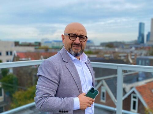 Ismail Meral, bestuurder zorgorganisatie MOB (Maatschappelijk OndersteuningsBureau).
