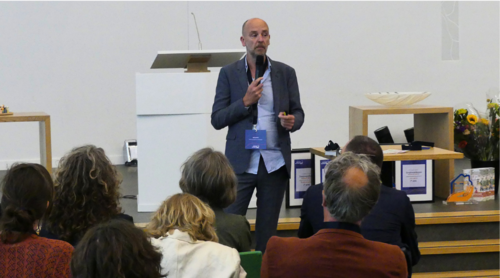 Ad de Bont tijdens het seminar 'Ik zie je buiten' in Hart van Vathorst, Amerfsoort