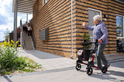 In de wijk Hoflanen in RijswijkBuiten hebben tien geplande herenhuizen ‘plaatsgemaakt’ voor dubbele bewoning: beneden senioren, boven jongere starters