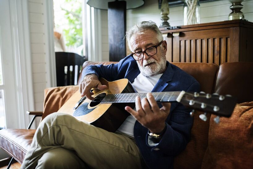 man met gitaar