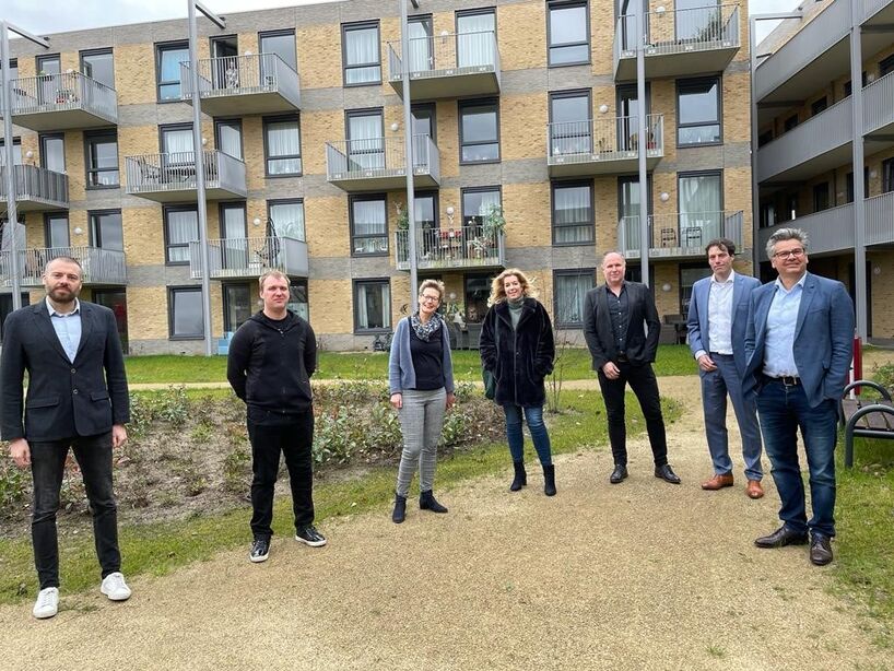 foto voor het gebouw 