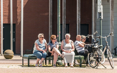 ouderen bankje