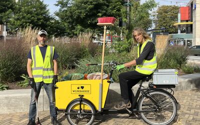 Wijkbakkie: bewoners rijden met een bakfiets door de wijk, maken schoon, drinken hier en daar een bakkie en maken een praatje 